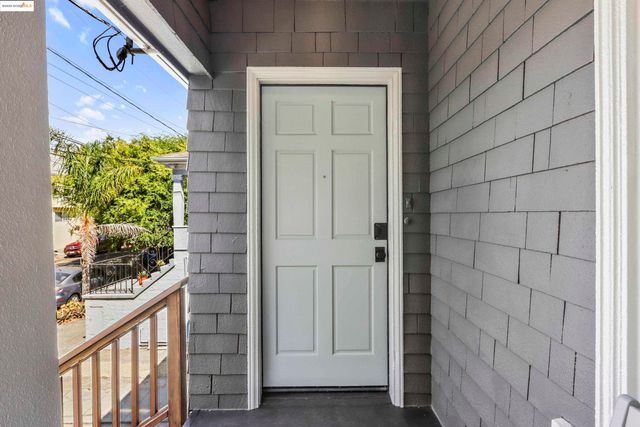 471 Mcauley St, Oakland, CA 94609
