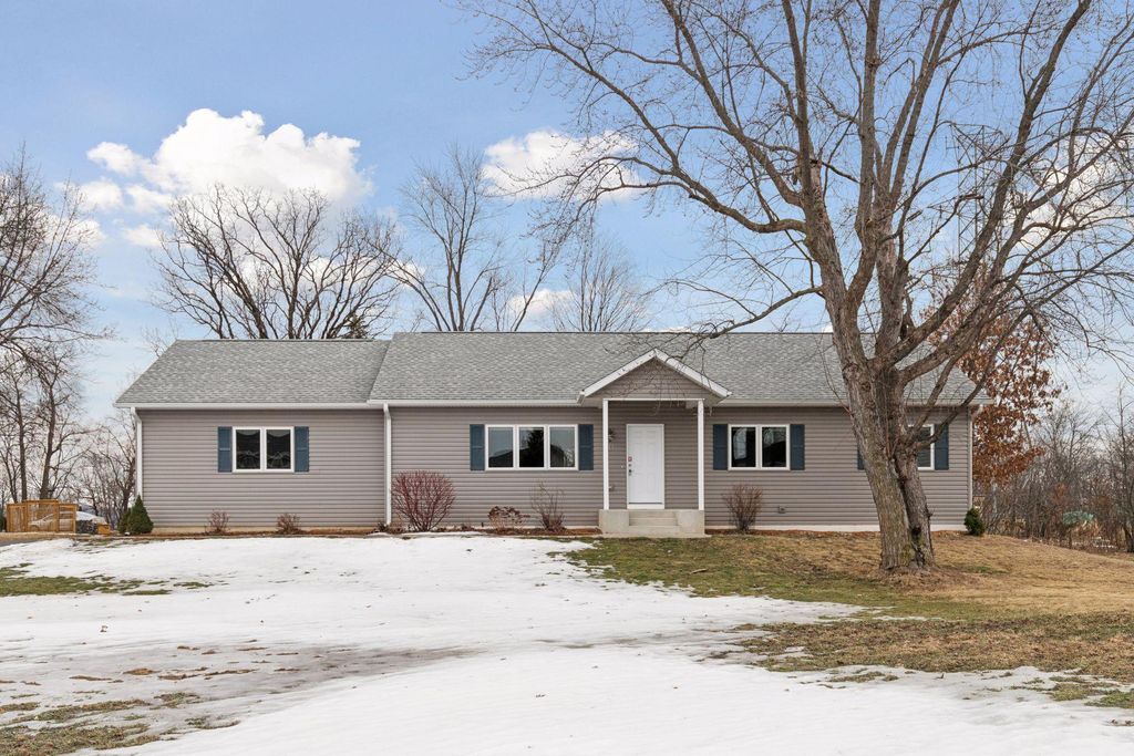 153 Elm Drive W, Carver, MN 55315