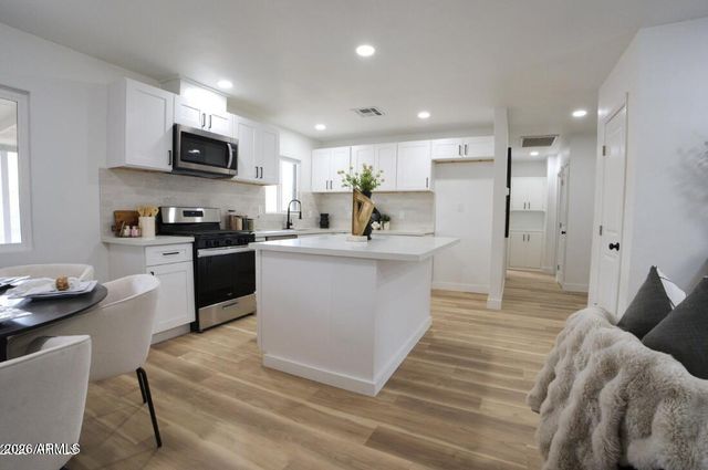 4437 E ALMERIA Road, Phoenix, AZ 85008