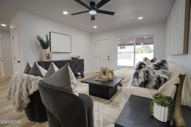 4437 E ALMERIA Road, Phoenix, AZ 85008