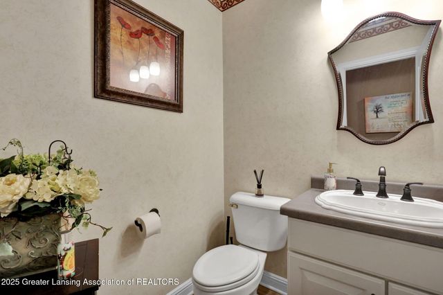 1137 Norfolk Circle, Grand Ledge, MI 48837