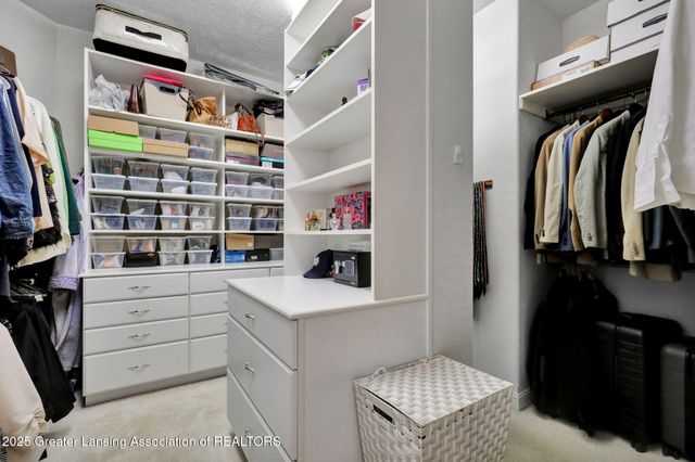 1137 Norfolk Circle, Grand Ledge, MI 48837