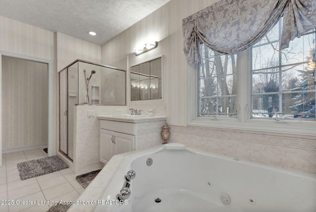 1137 Norfolk Circle, Grand Ledge, MI 48837