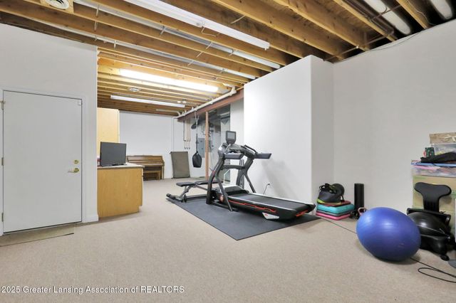 1137 Norfolk Circle, Grand Ledge, MI 48837