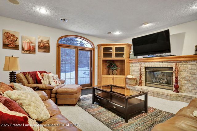 1137 Norfolk Circle, Grand Ledge, MI 48837