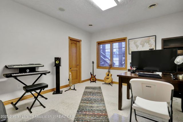 1137 Norfolk Circle, Grand Ledge, MI 48837