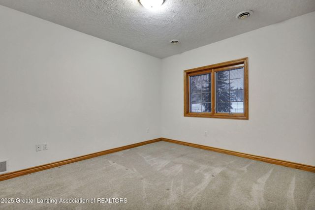 1137 Norfolk Circle, Grand Ledge, MI 48837