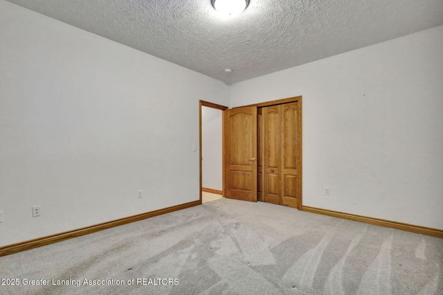 1137 Norfolk Circle, Grand Ledge, MI 48837