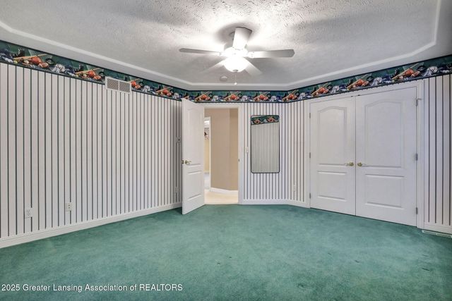 1137 Norfolk Circle, Grand Ledge, MI 48837