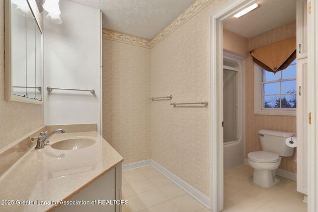 1137 Norfolk Circle, Grand Ledge, MI 48837