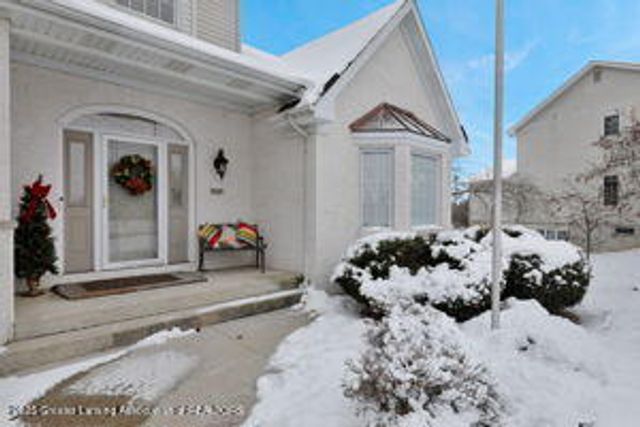 1137 Norfolk Circle, Grand Ledge, MI 48837