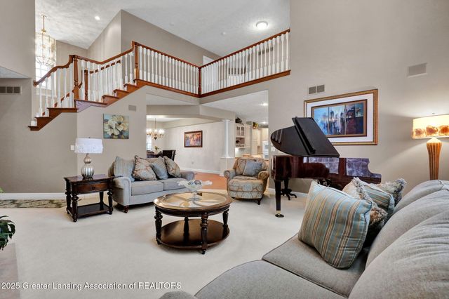 1137 Norfolk Circle, Grand Ledge, MI 48837