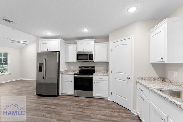 110 Pine Ridge Road, Jesup, GA 31545