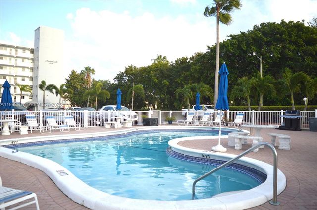 1511 SE 15th Court 403, Deerfield Beach, FL 33441