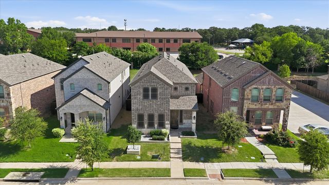 163 Mccartt Drive, Lewisville, TX 75067