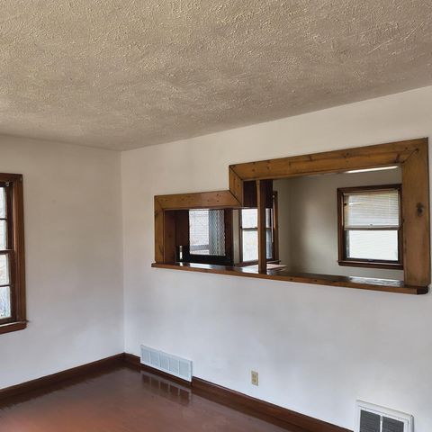 5724 W Carmen AVENUE, Milwaukee, WI 53218