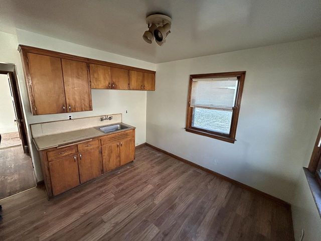 5724 W Carmen AVENUE, Milwaukee, WI 53218