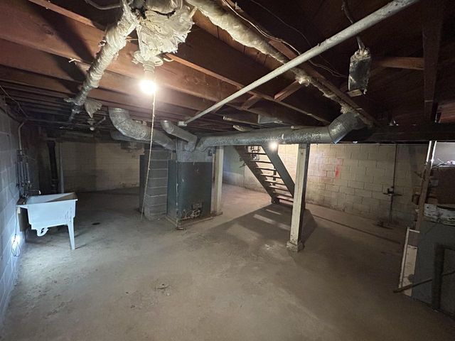 5724 W Carmen AVENUE, Milwaukee, WI 53218