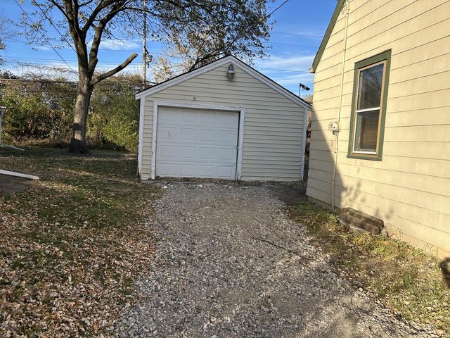 5724 W Carmen AVENUE, Milwaukee, WI 53218