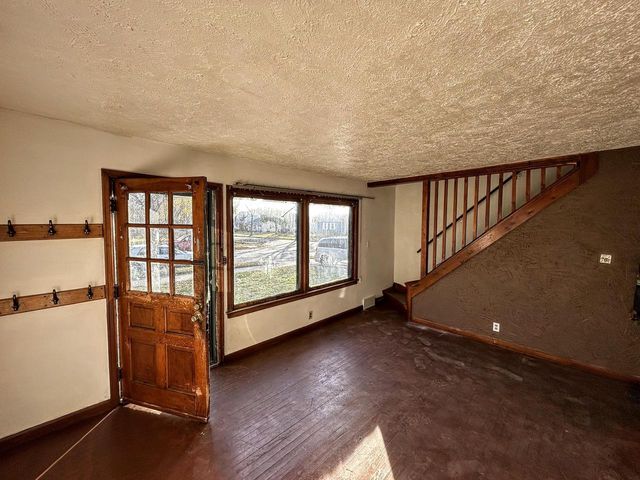 5724 W Carmen AVENUE, Milwaukee, WI 53218