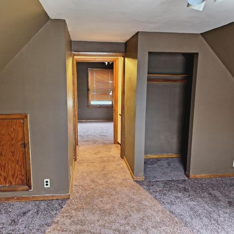 5724 W Carmen AVENUE, Milwaukee, WI 53218