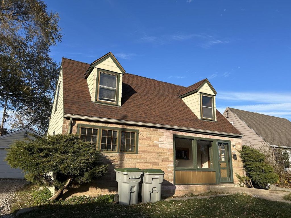 5724 W Carmen AVENUE, Milwaukee, WI 53218