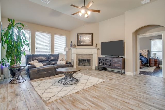 404 Ben Street, Crowley, TX 76036