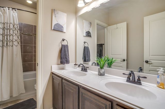 404 Ben Street, Crowley, TX 76036