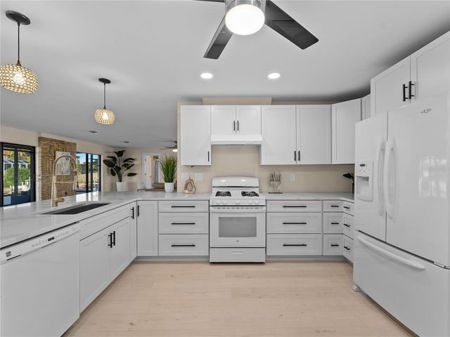 318 OAKWOOD CIRCLE, Englewood, FL 34223