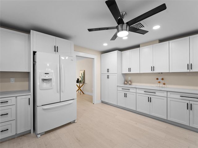 318 OAKWOOD CIRCLE, Englewood, FL 34223