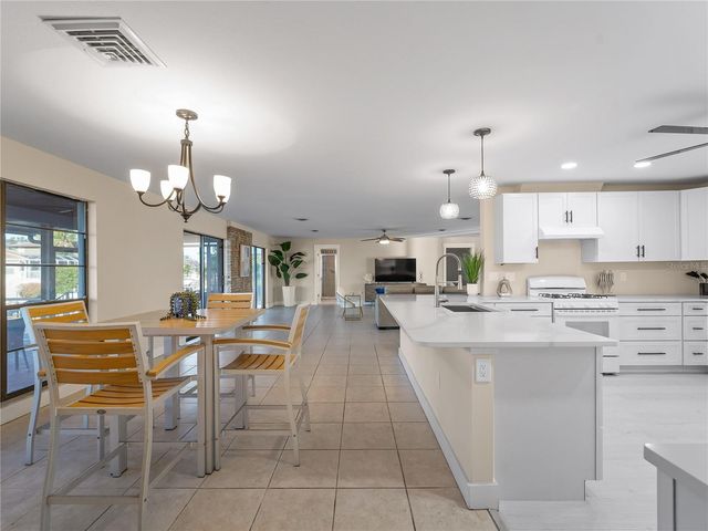 318 OAKWOOD CIRCLE, Englewood, FL 34223