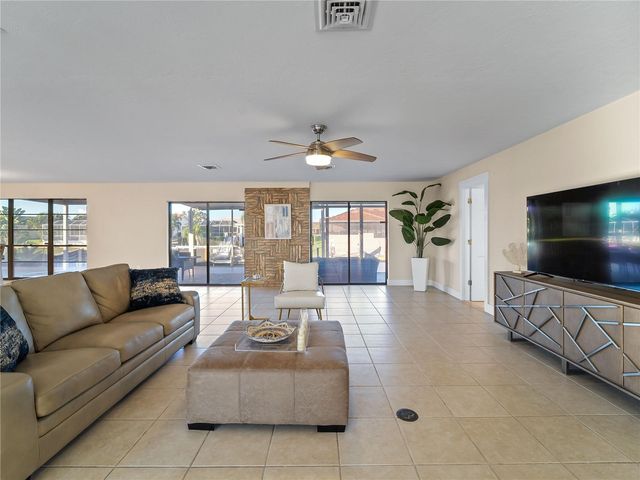 318 OAKWOOD CIRCLE, Englewood, FL 34223