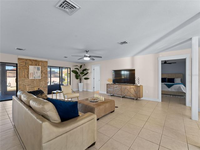 318 OAKWOOD CIRCLE, Englewood, FL 34223