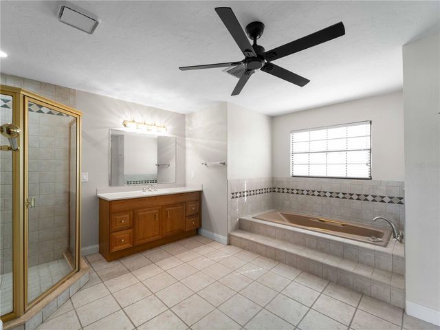 318 OAKWOOD CIRCLE, Englewood, FL 34223