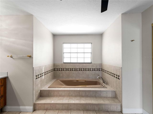 318 OAKWOOD CIRCLE, Englewood, FL 34223