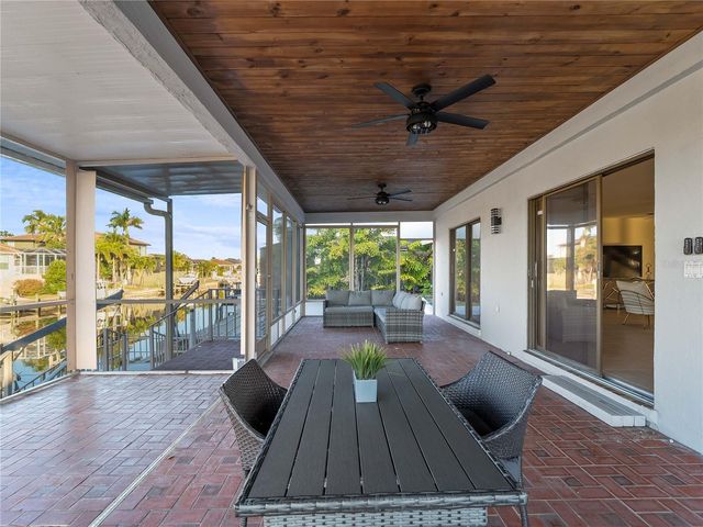 318 OAKWOOD CIRCLE, Englewood, FL 34223