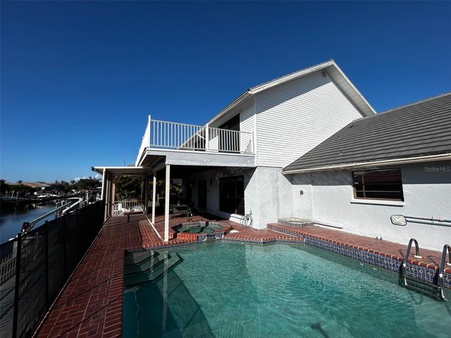 318 OAKWOOD CIRCLE, Englewood, FL 34223