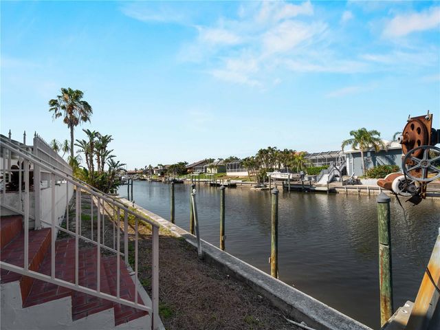 318 OAKWOOD CIRCLE, Englewood, FL 34223