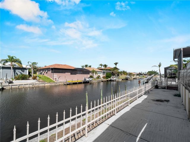 318 OAKWOOD CIRCLE, Englewood, FL 34223