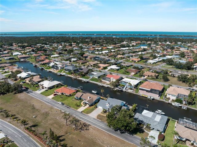 318 OAKWOOD CIRCLE, Englewood, FL 34223