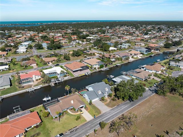 318 OAKWOOD CIRCLE, Englewood, FL 34223