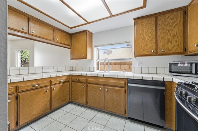 3329 W Avenue J3, Lancaster, CA 93536