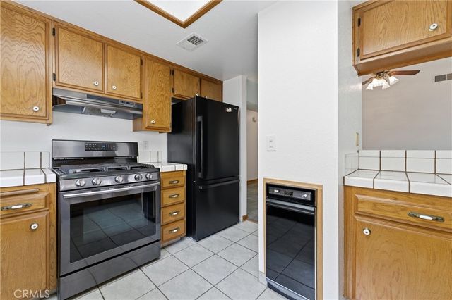 3329 W Avenue J3, Lancaster, CA 93536