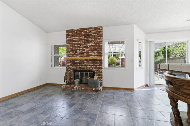 3329 W Avenue J3, Lancaster, CA 93536