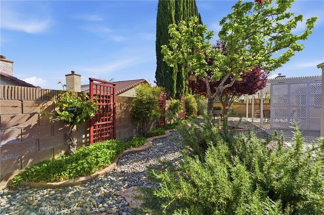 3329 W Avenue J3, Lancaster, CA 93536