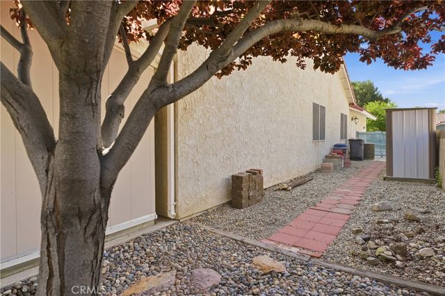 3329 W Avenue J3, Lancaster, CA 93536