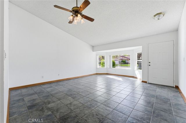 3329 W Avenue J3, Lancaster, CA 93536