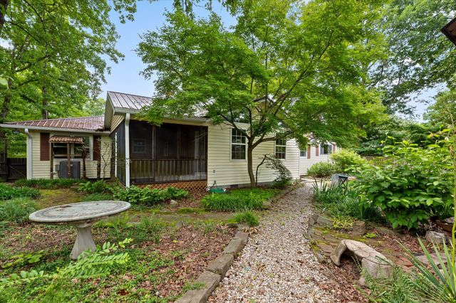607 Carolina Avenue, Signal Mountain, TN 37377
