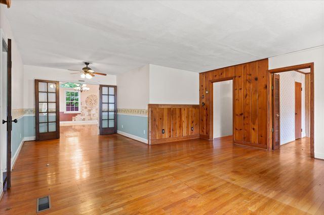 607 Carolina Avenue, Signal Mountain, TN 37377