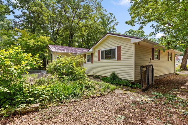 607 Carolina Avenue, Signal Mountain, TN 37377
